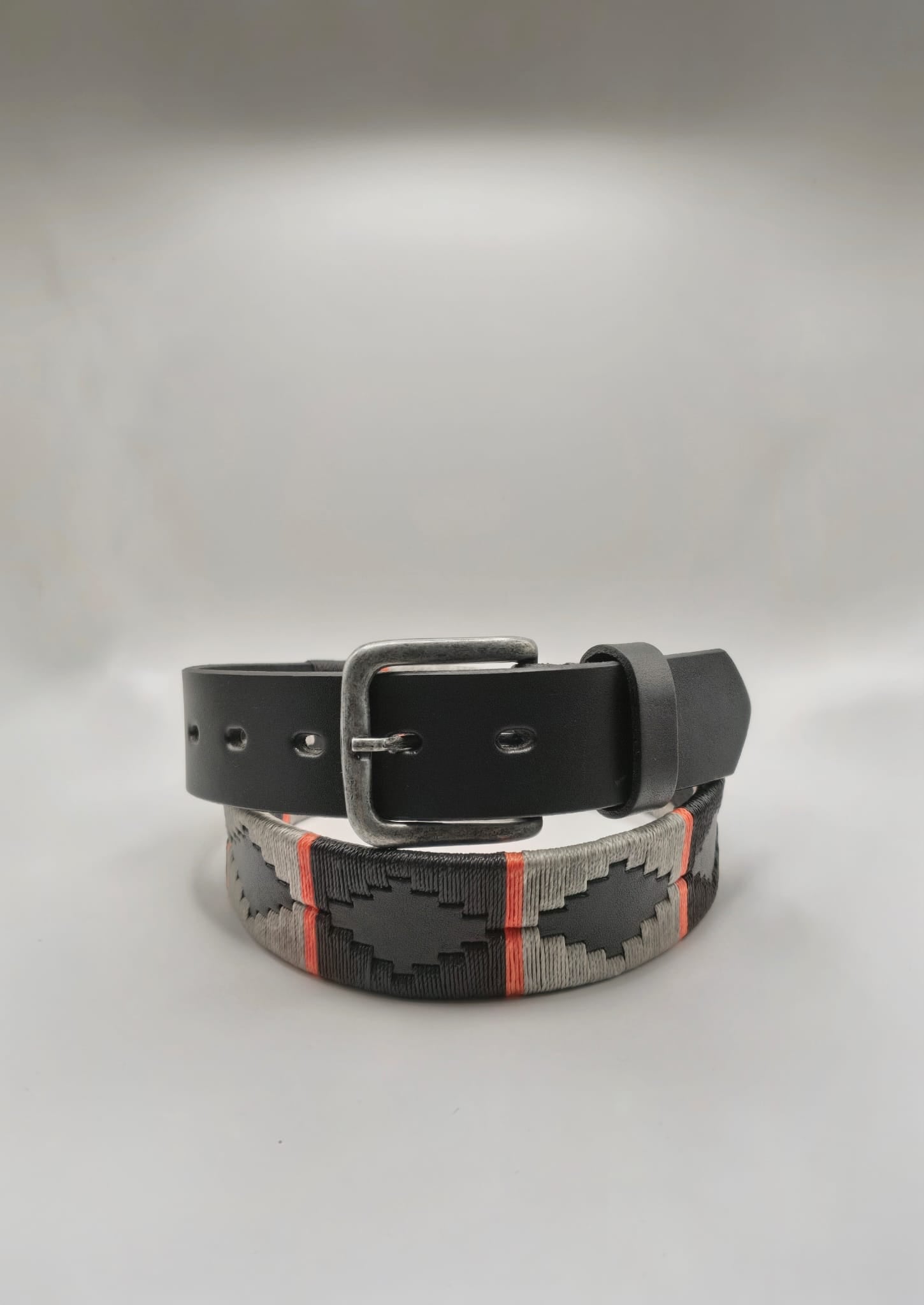 Ceinture de polo en cuir brodée Lujan, noir et orange corail